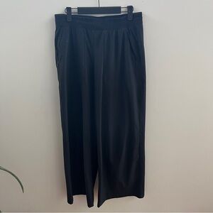 Lululemon Swift Mid-Rise Wide-Leg Pant size 8